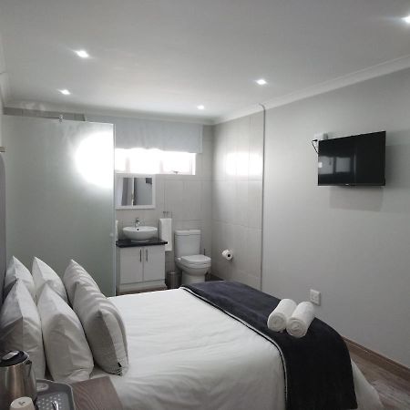 Blue Owl Guest House Мозел Бей Екстериор снимка