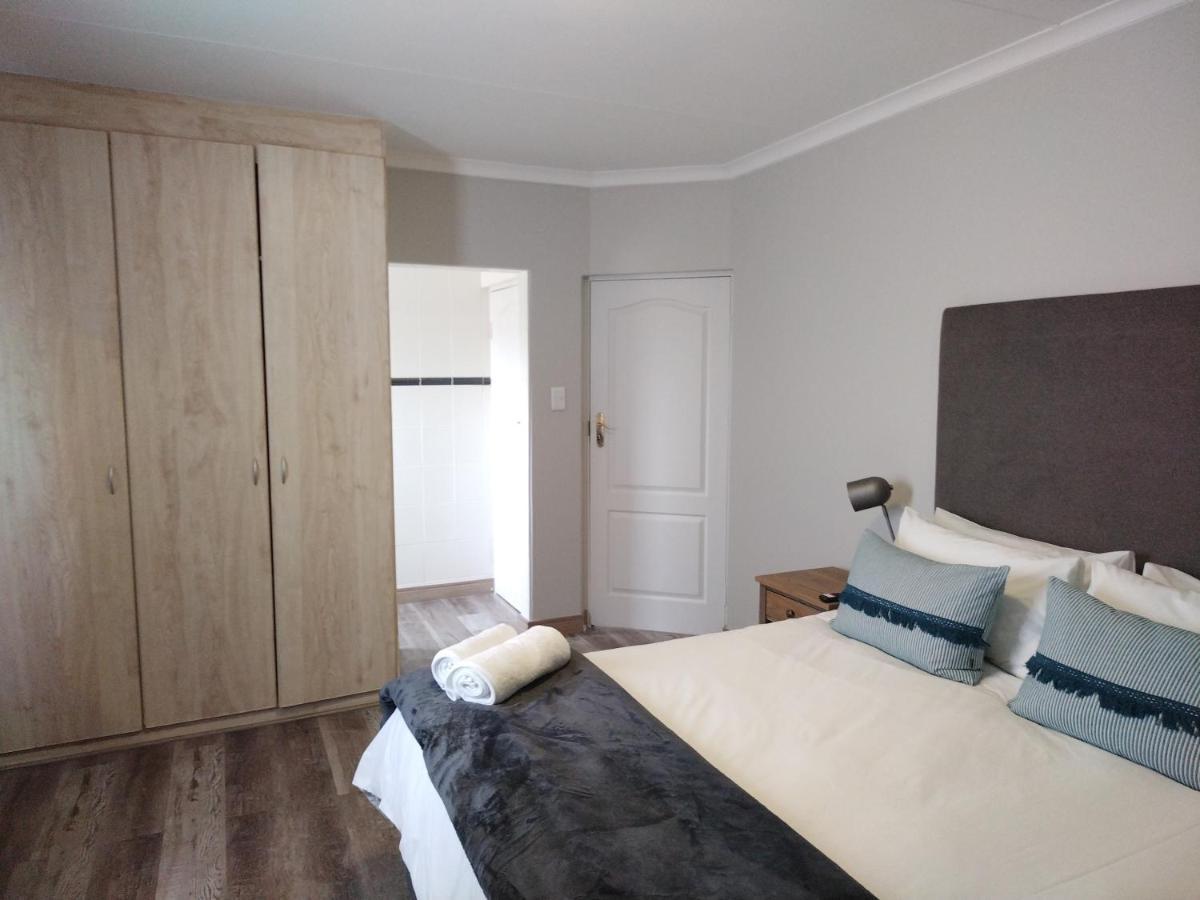 Blue Owl Guest House Мозел Бей Екстериор снимка