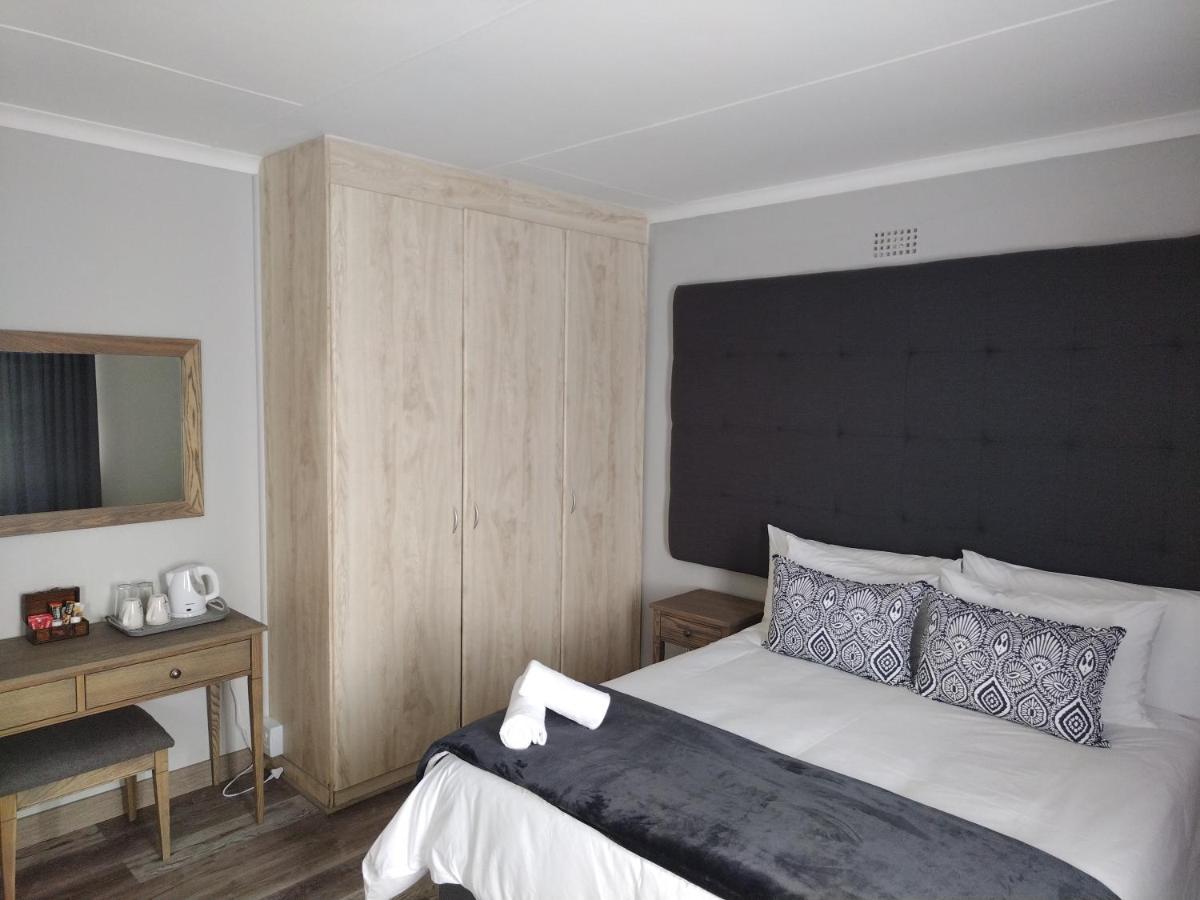 Blue Owl Guest House Мозел Бей Екстериор снимка