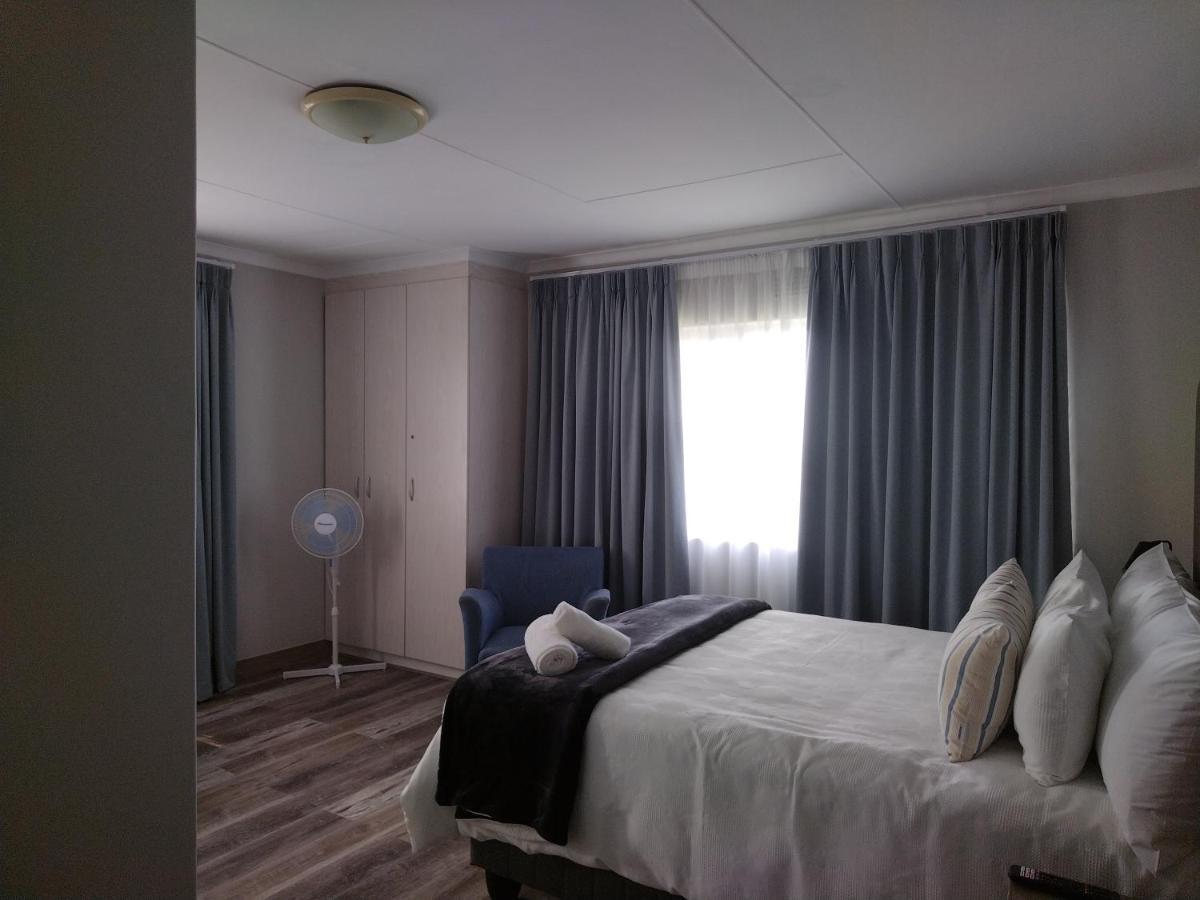 Blue Owl Guest House Мозел Бей Екстериор снимка