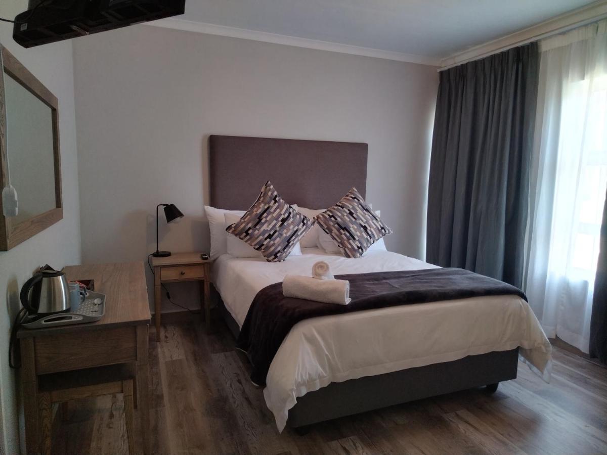 Blue Owl Guest House Мозел Бей Екстериор снимка