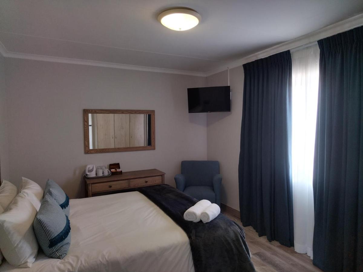 Blue Owl Guest House Мозел Бей Екстериор снимка