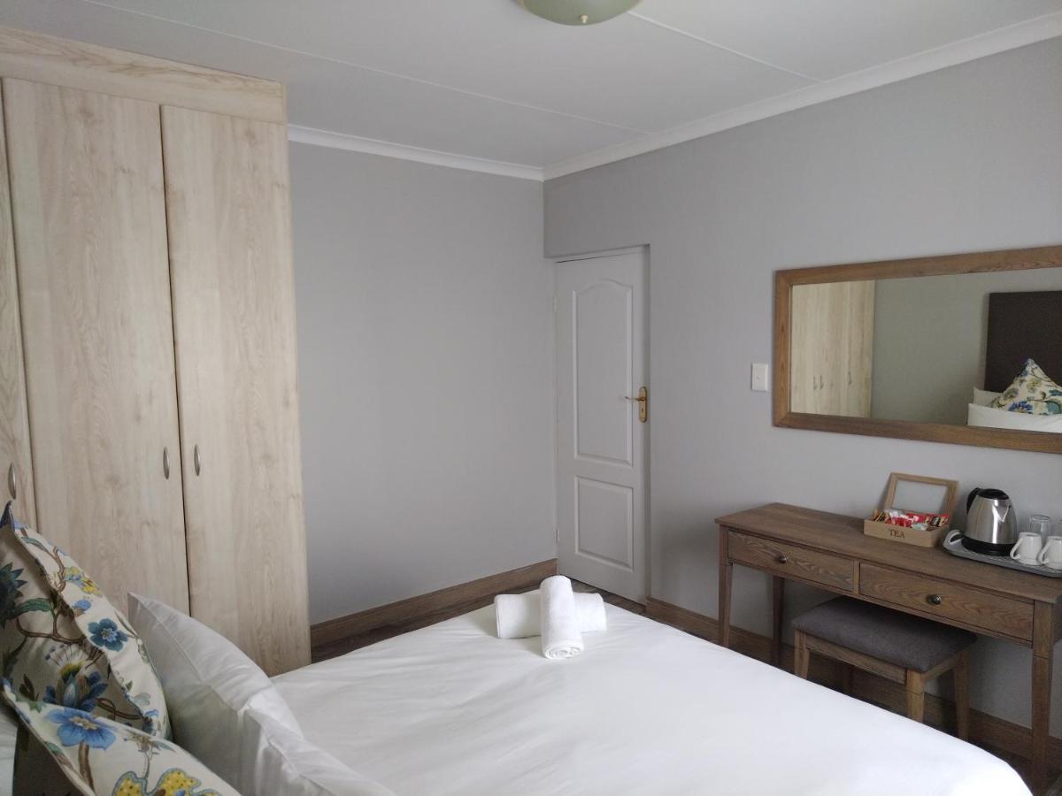Blue Owl Guest House Мозел Бей Екстериор снимка