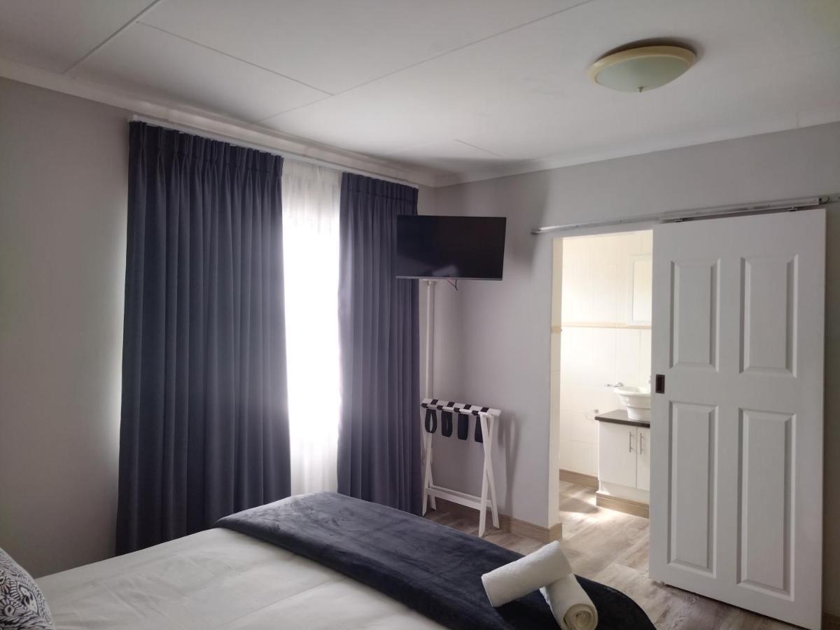 Blue Owl Guest House Мозел Бей Екстериор снимка